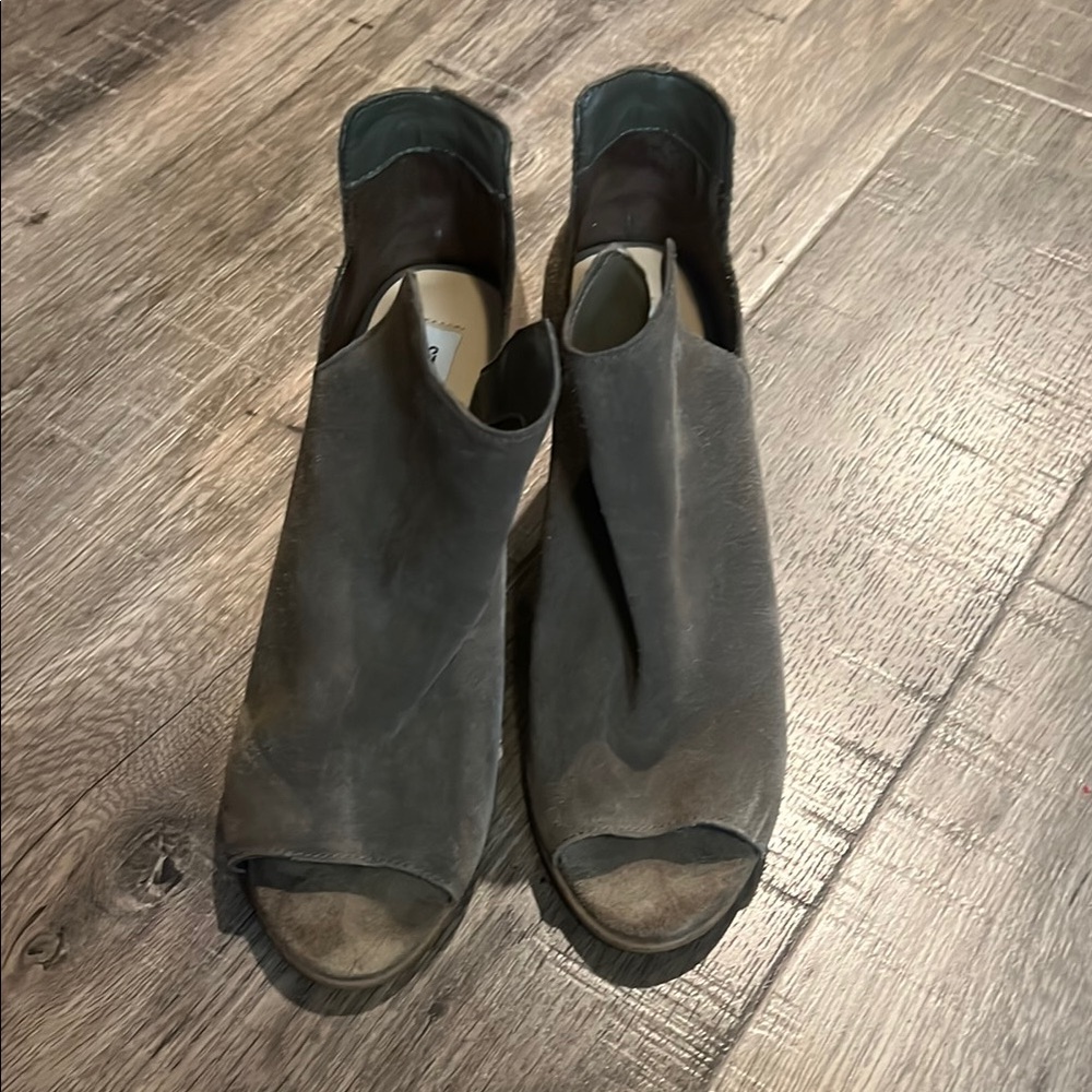 Steve Madden Gray Mules Sleek Slip-On Design